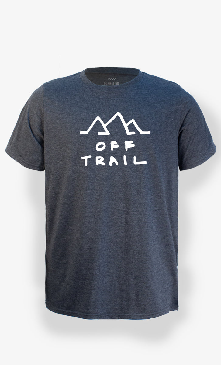 T-shirt homme charbon "Off Trail" en coton biologique et polyester recyclé, confortable et écoresponsable, fabriqué au Québec.